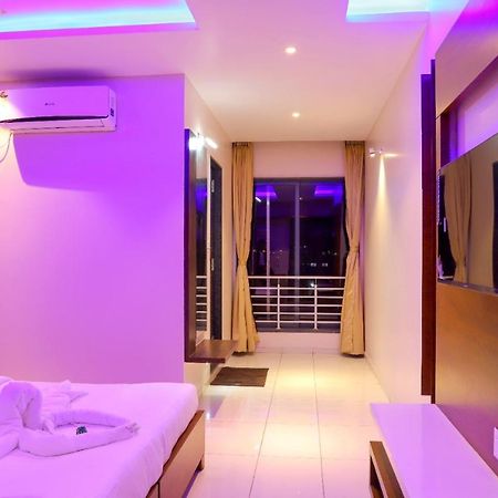 Hotel Ravikiran コールハープル エクステリア 写真