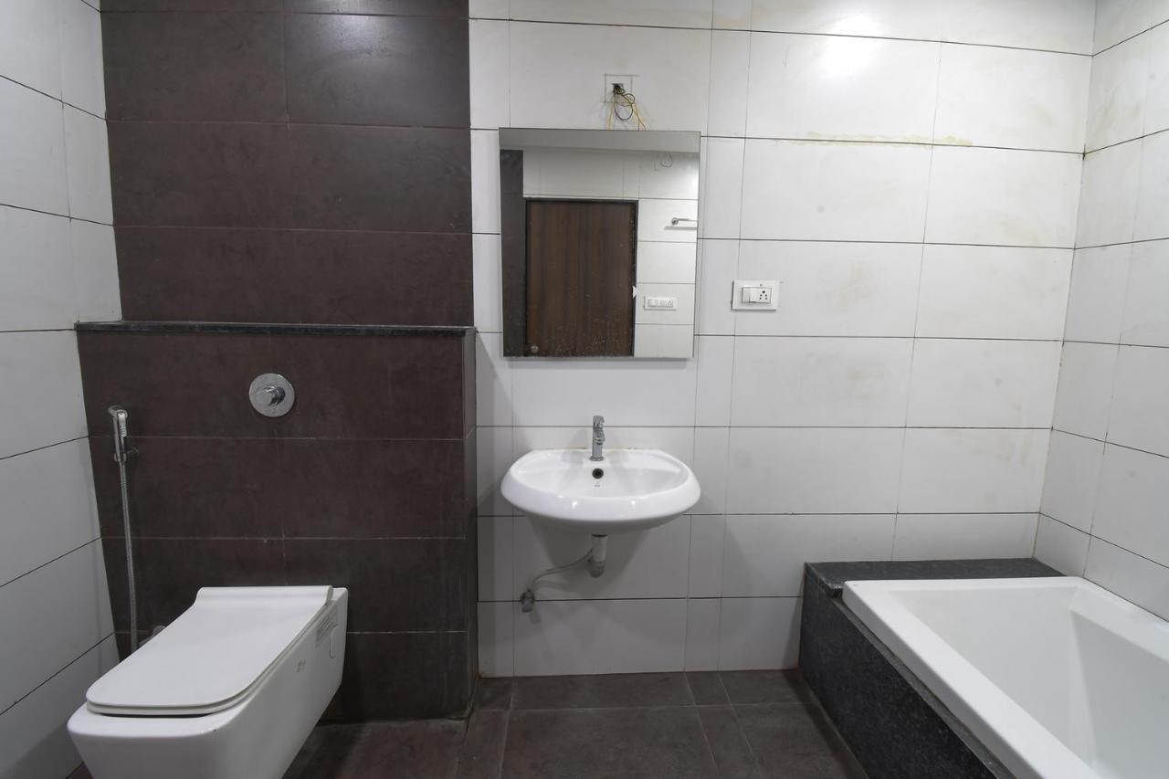 Hotel Ravikiran コールハープル エクステリア 写真